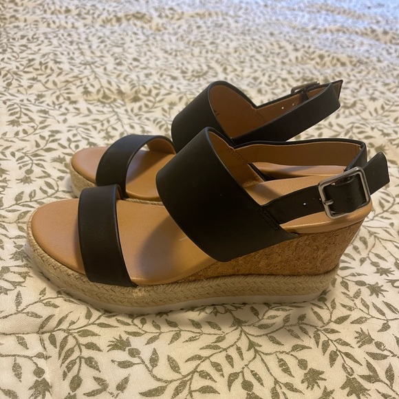 Report Shoes - Black and Tan Wedge Heels